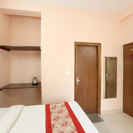 Hotel Ginger Palace - Corporate Hotel Noida Sector 62 Екстериор снимка