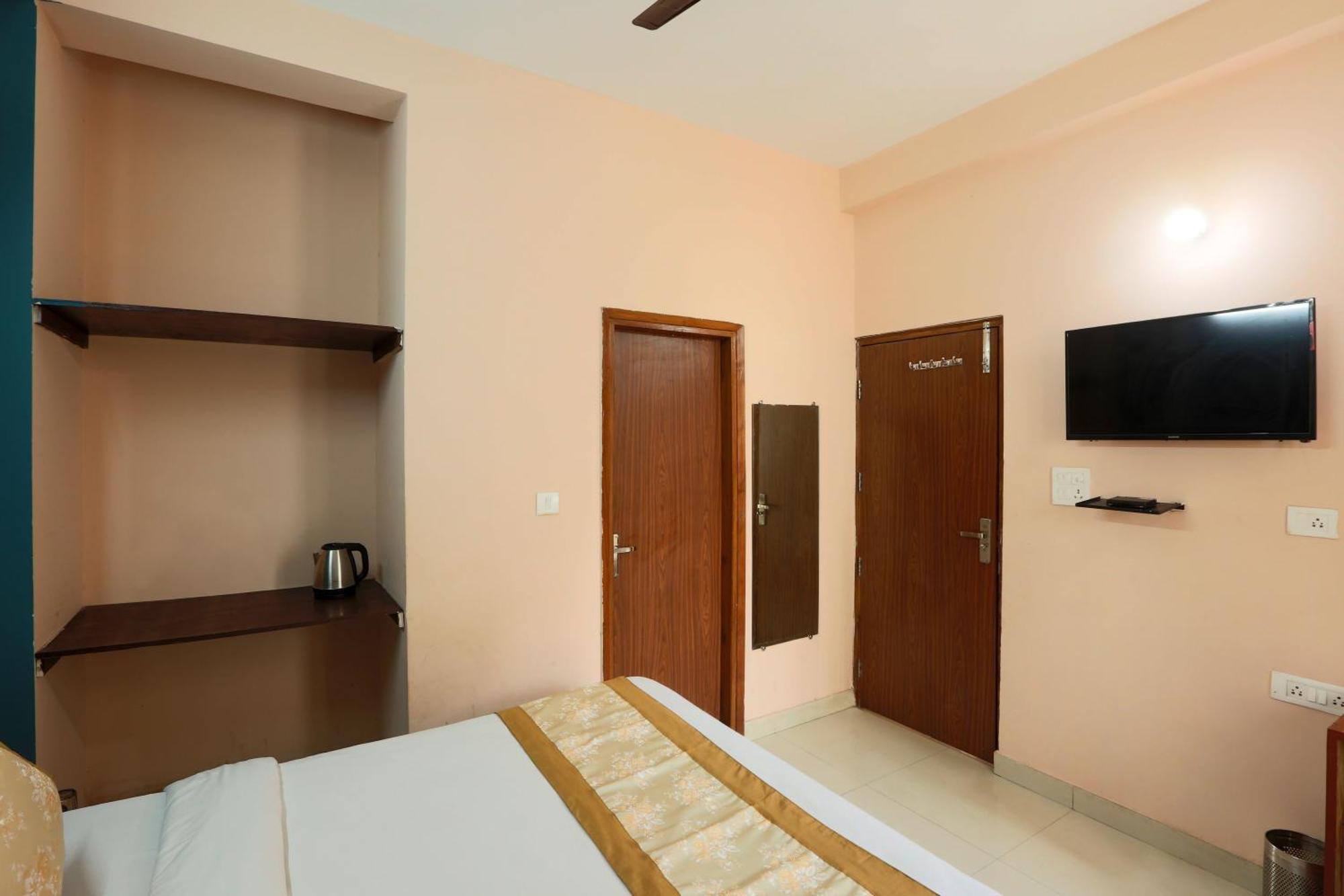 Hotel Ginger Palace - Corporate Hotel Noida Sector 62 Екстериор снимка