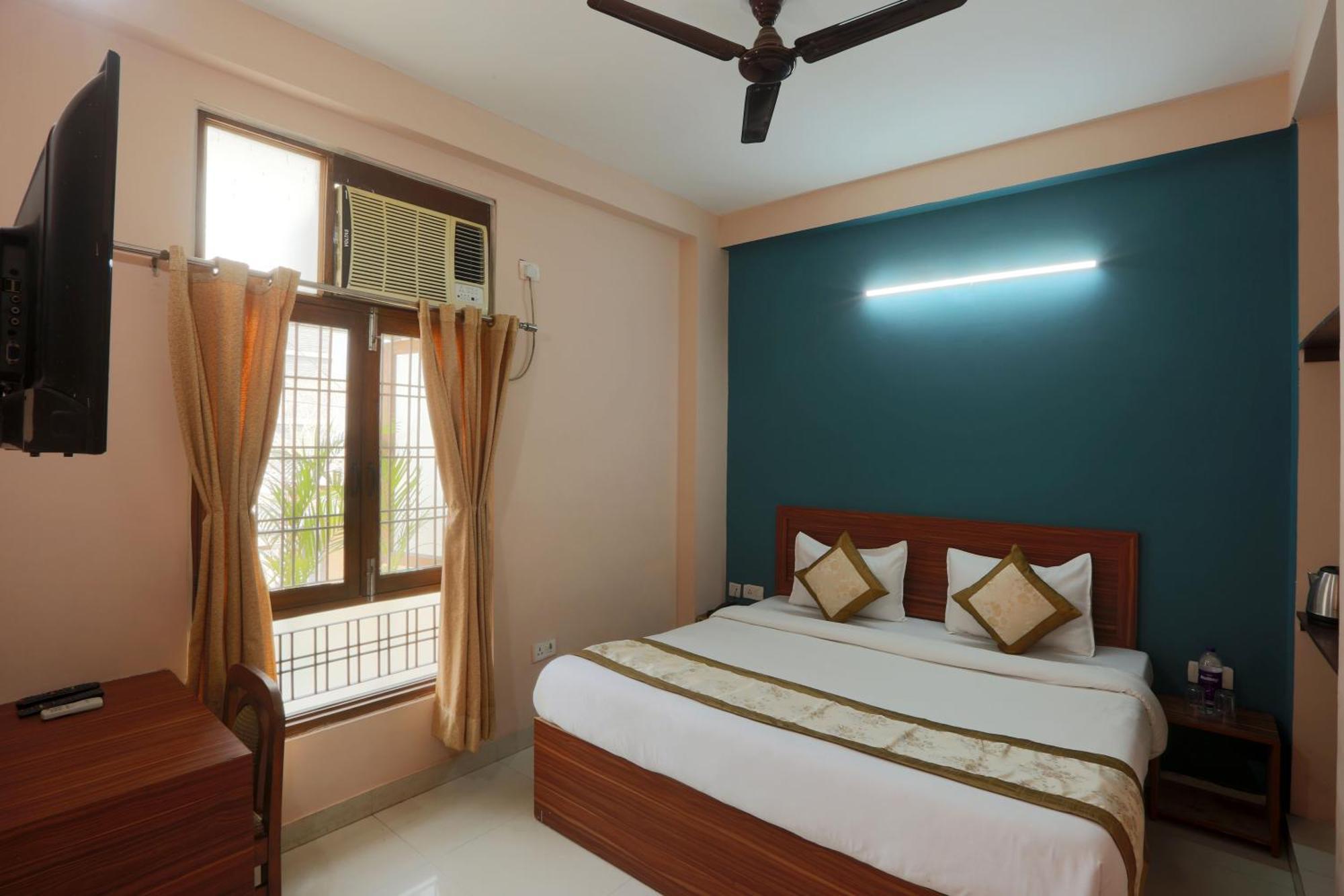 Hotel Ginger Palace - Corporate Hotel Noida Sector 62 Екстериор снимка