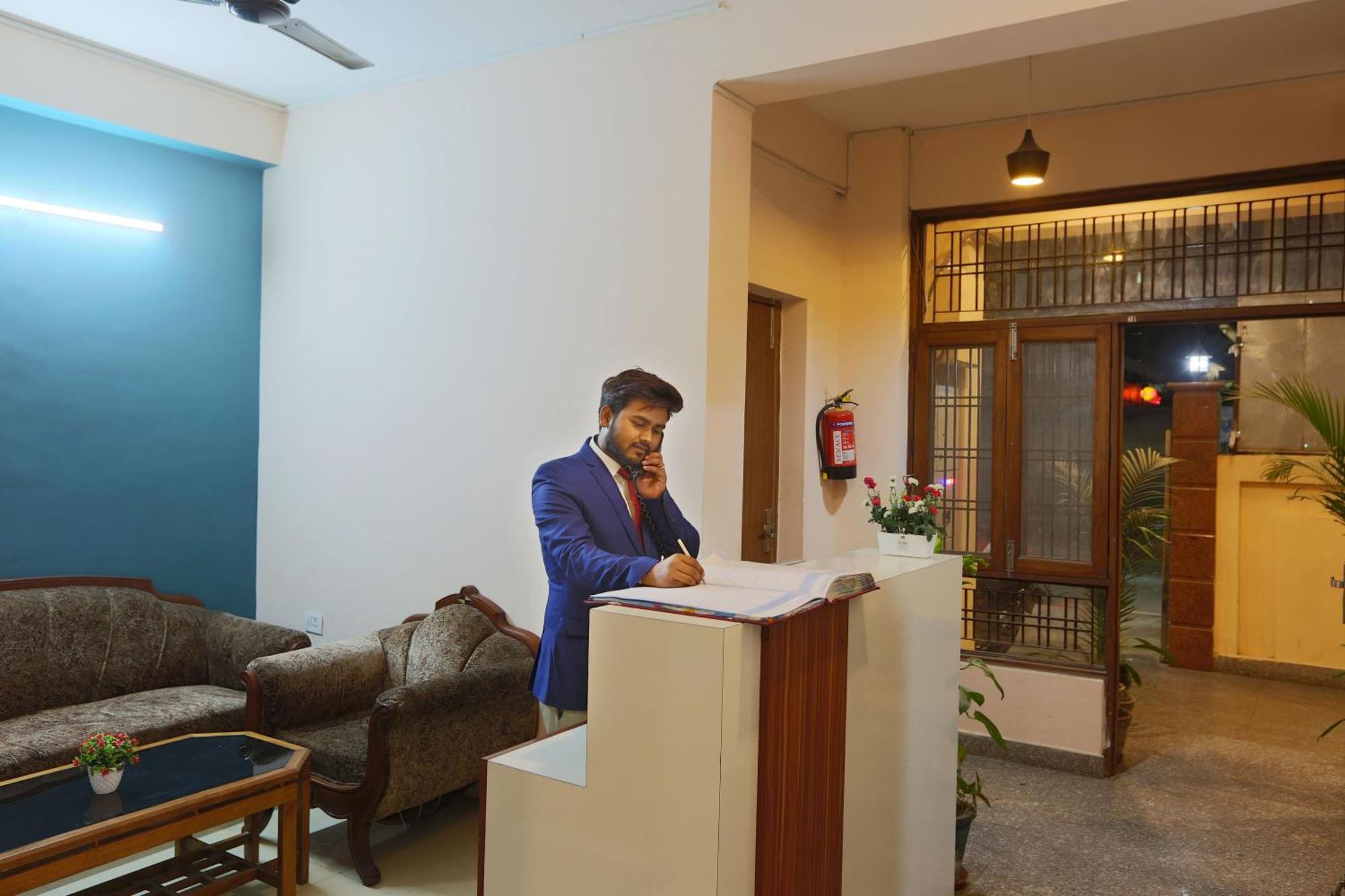 Hotel Ginger Palace - Corporate Hotel Noida Sector 62 Екстериор снимка