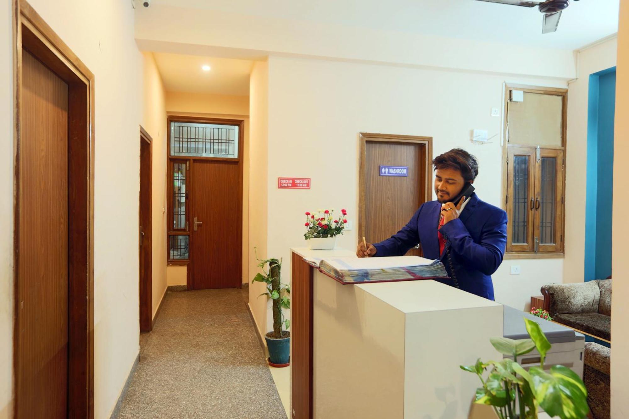 Hotel Ginger Palace - Corporate Hotel Noida Sector 62 Екстериор снимка