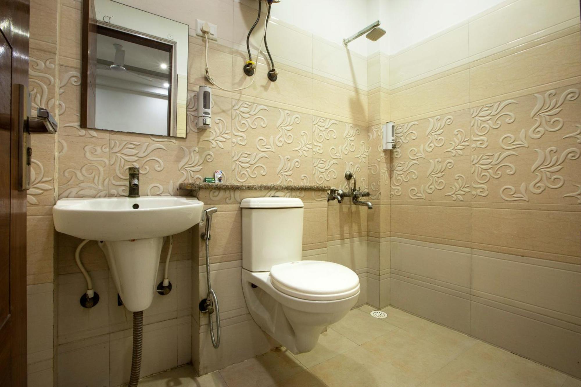 Hotel Ginger Palace - Corporate Hotel Noida Sector 62 Екстериор снимка