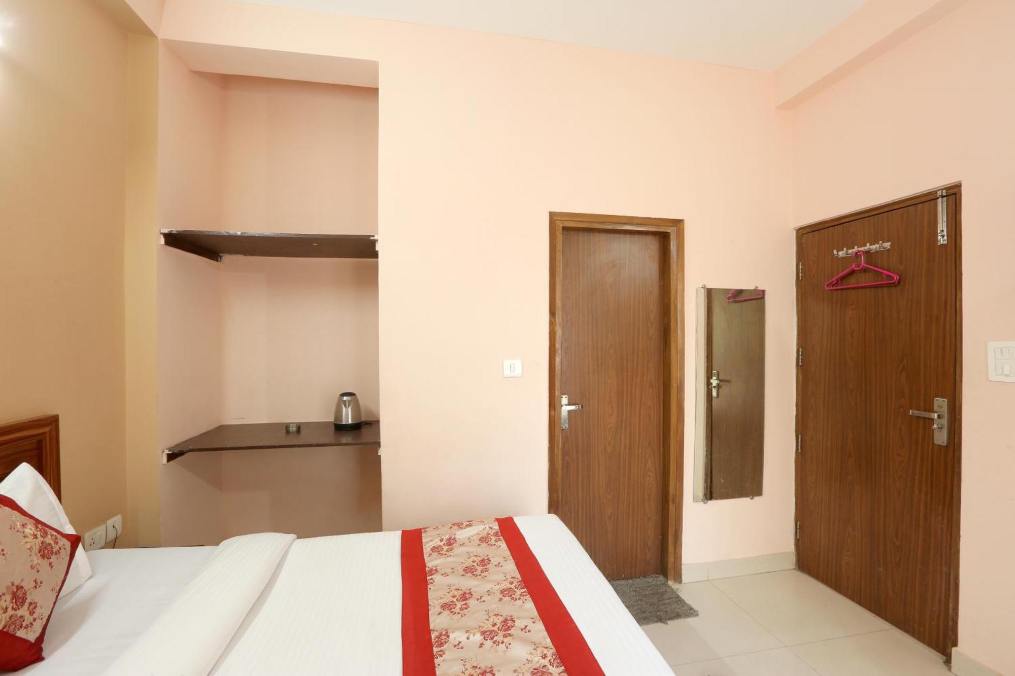 Hotel Ginger Palace - Corporate Hotel Noida Sector 62 Екстериор снимка