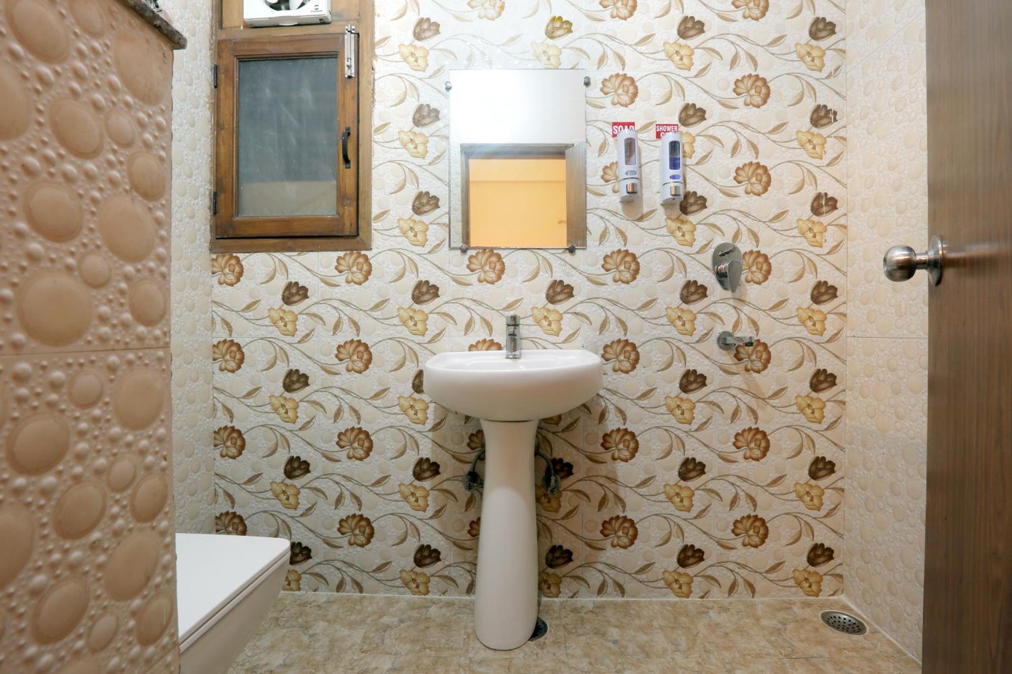 Hotel Ginger Palace - Corporate Hotel Noida Sector 62 Екстериор снимка