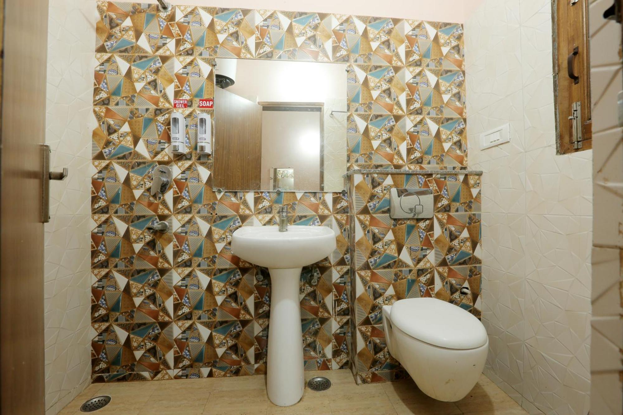 Hotel Ginger Palace - Corporate Hotel Noida Sector 62 Екстериор снимка