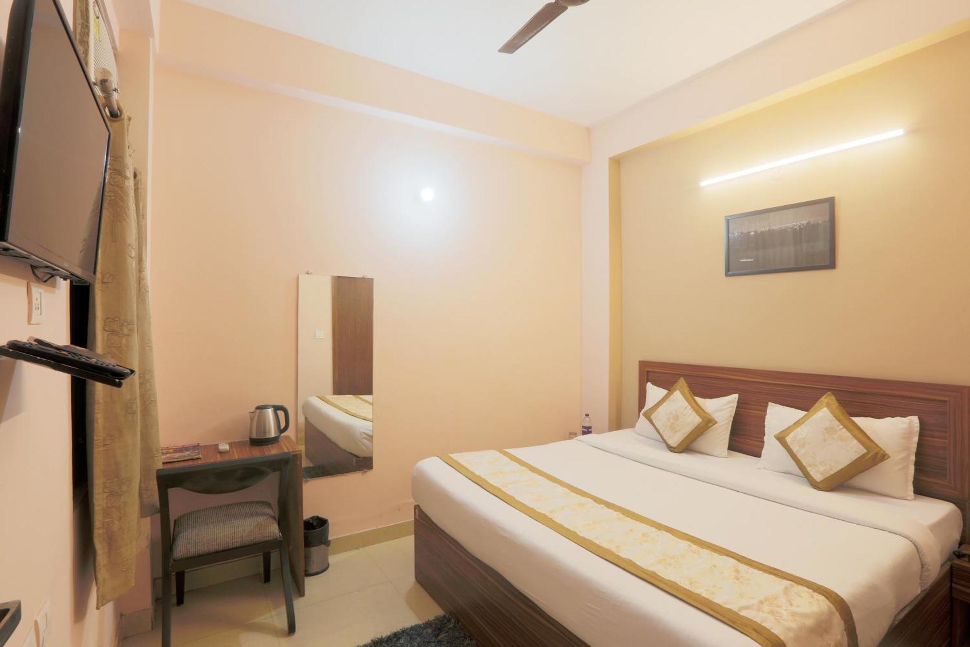 Hotel Ginger Palace - Corporate Hotel Noida Sector 62 Екстериор снимка