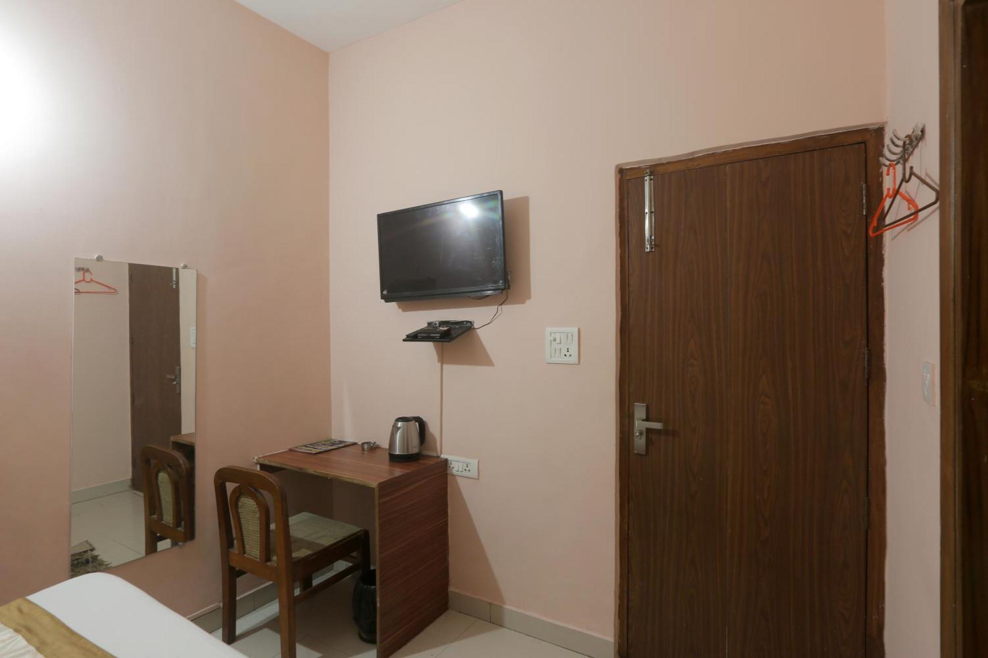 Hotel Ginger Palace - Corporate Hotel Noida Sector 62 Екстериор снимка