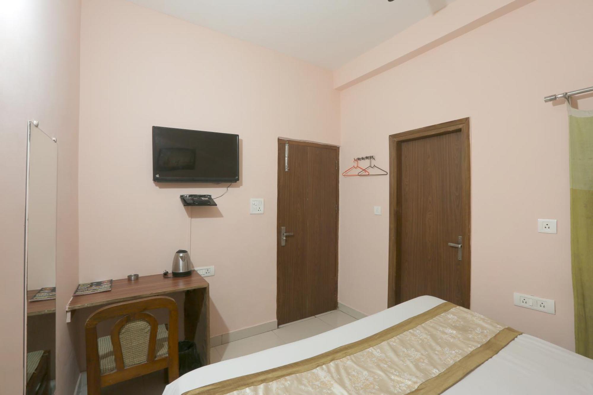 Hotel Ginger Palace - Corporate Hotel Noida Sector 62 Екстериор снимка