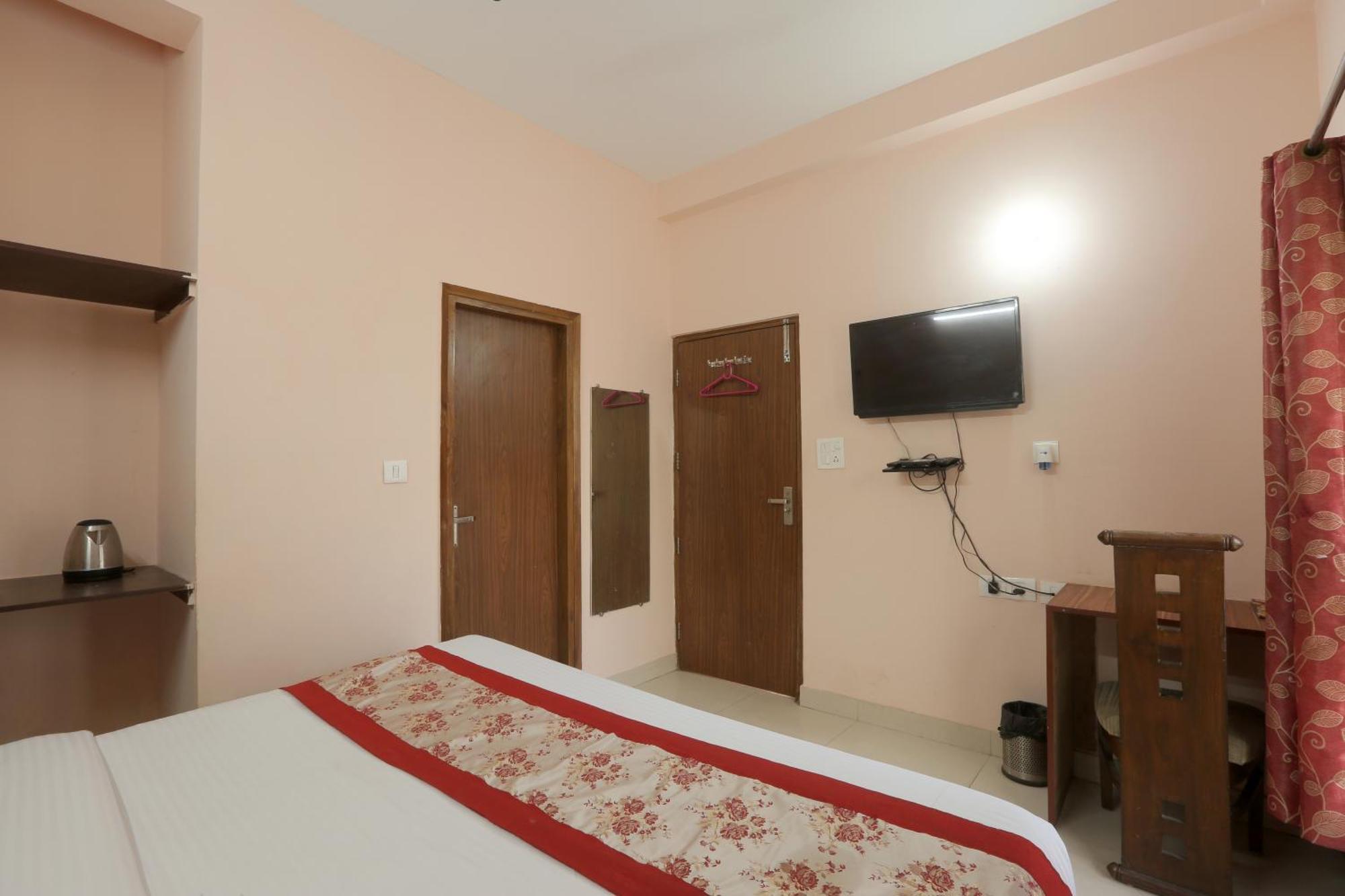Hotel Ginger Palace - Corporate Hotel Noida Sector 62 Екстериор снимка